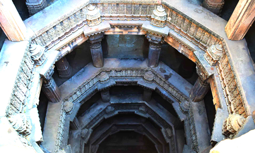 Hazrat Bai Harir Vav