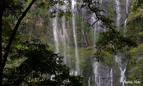 Keezharkuthu/Rainbow waterfalls