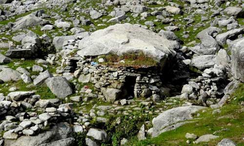 lahesh cave trek