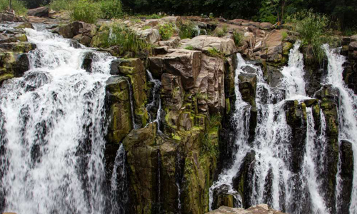 Puliyancholai Falls