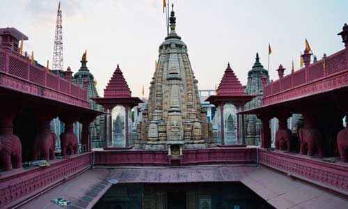 The Digambar Jain Mandir, Sanghiji