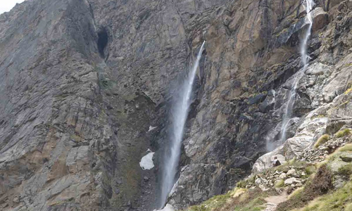 Vasudhara Falls